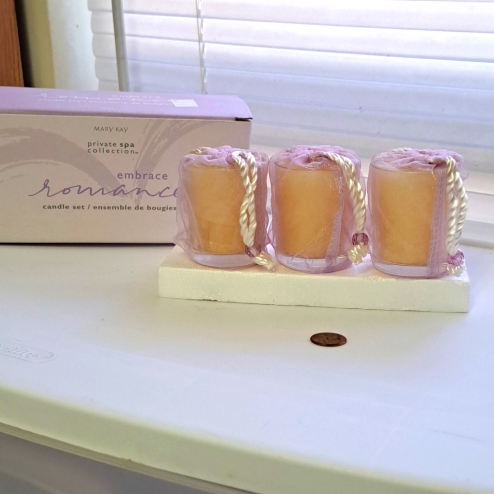 Mary Kay embrace romance candle set